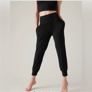 Athleta Salutation Jogger Powervita Medium TALL